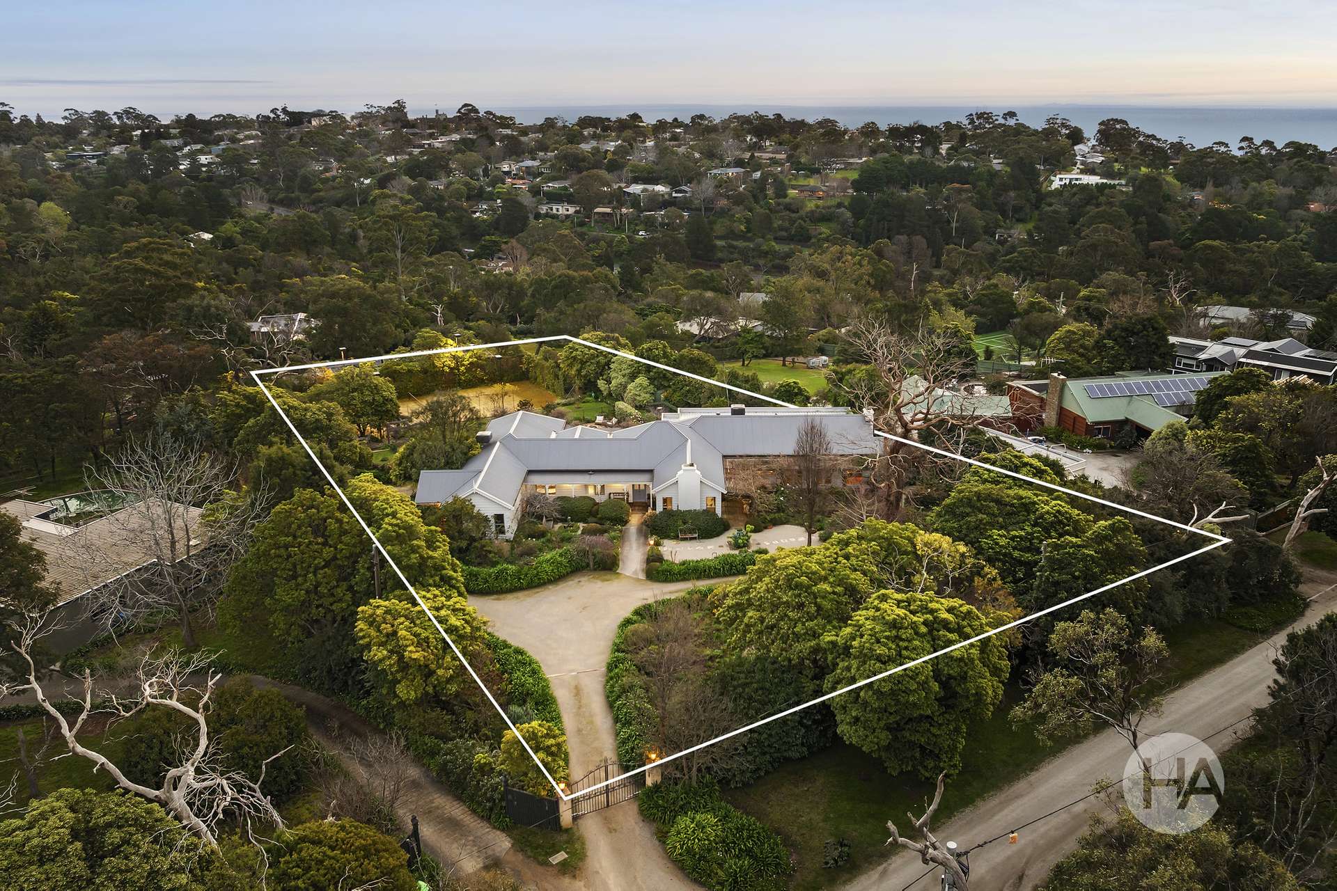 6 Thornton Road, Mount Eliza For Sale by Farmbuy.com - image 1