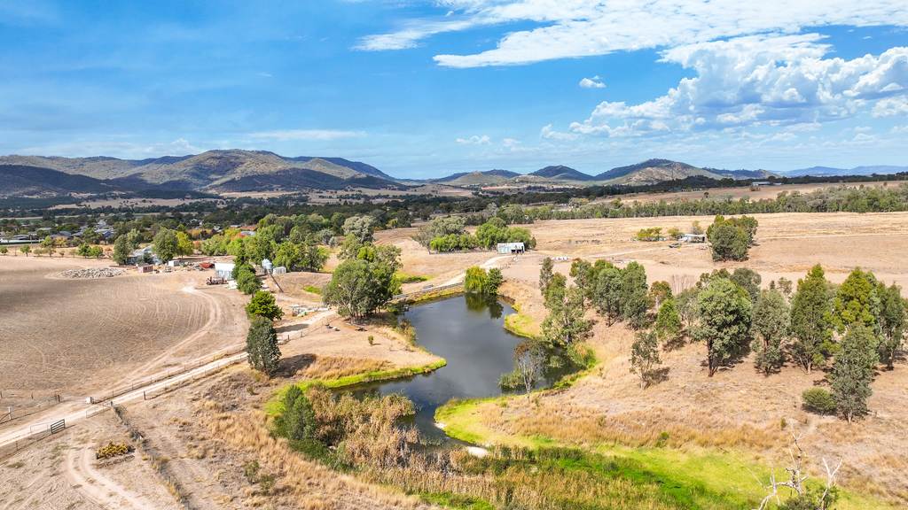 1675 New England Highway, Kootingal NSW 2352