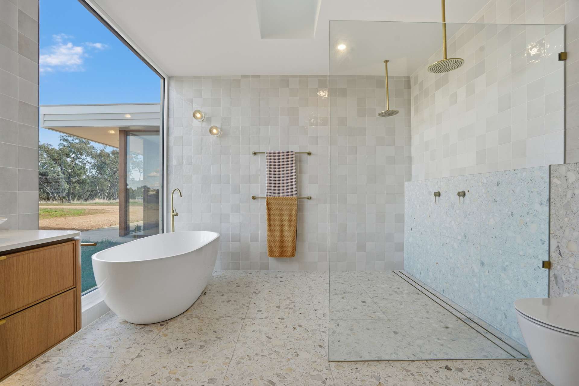 'Chateau Amour' 68 Adair Drive, Orange Auction by Farmbuy.com - image 8