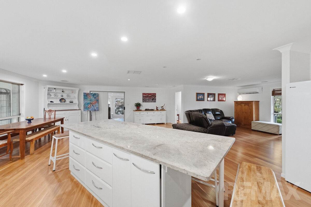 3 Hovea Place, Springvale For Sale by Farmbuy.com - image 7