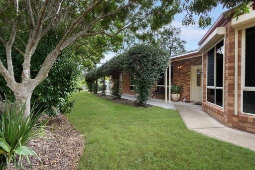 5 Buckingham Court, Mount Hallen QLD 4312