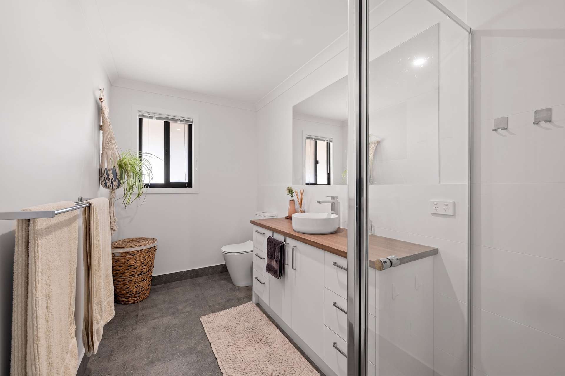 320 High Street, Violet Town For Sale by Farmbuy.com - image 4