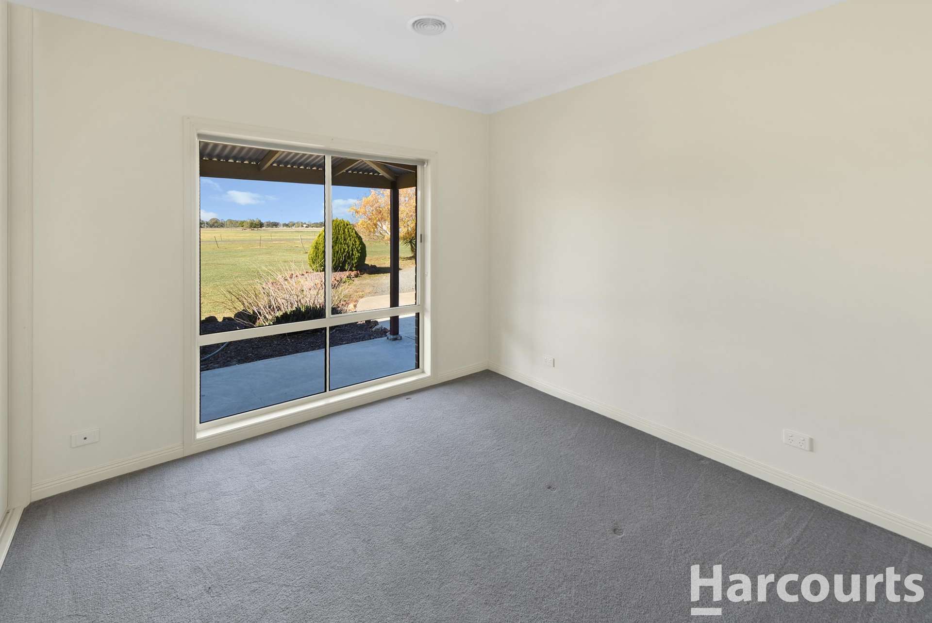 64 Walnut Avenue, Horsham For Sale by Farmbuy.com - image 11