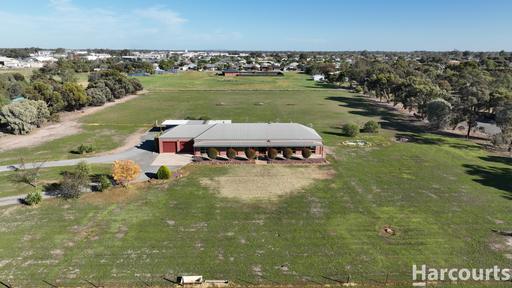 64 Walnut Avenue, Horsham VIC 3400