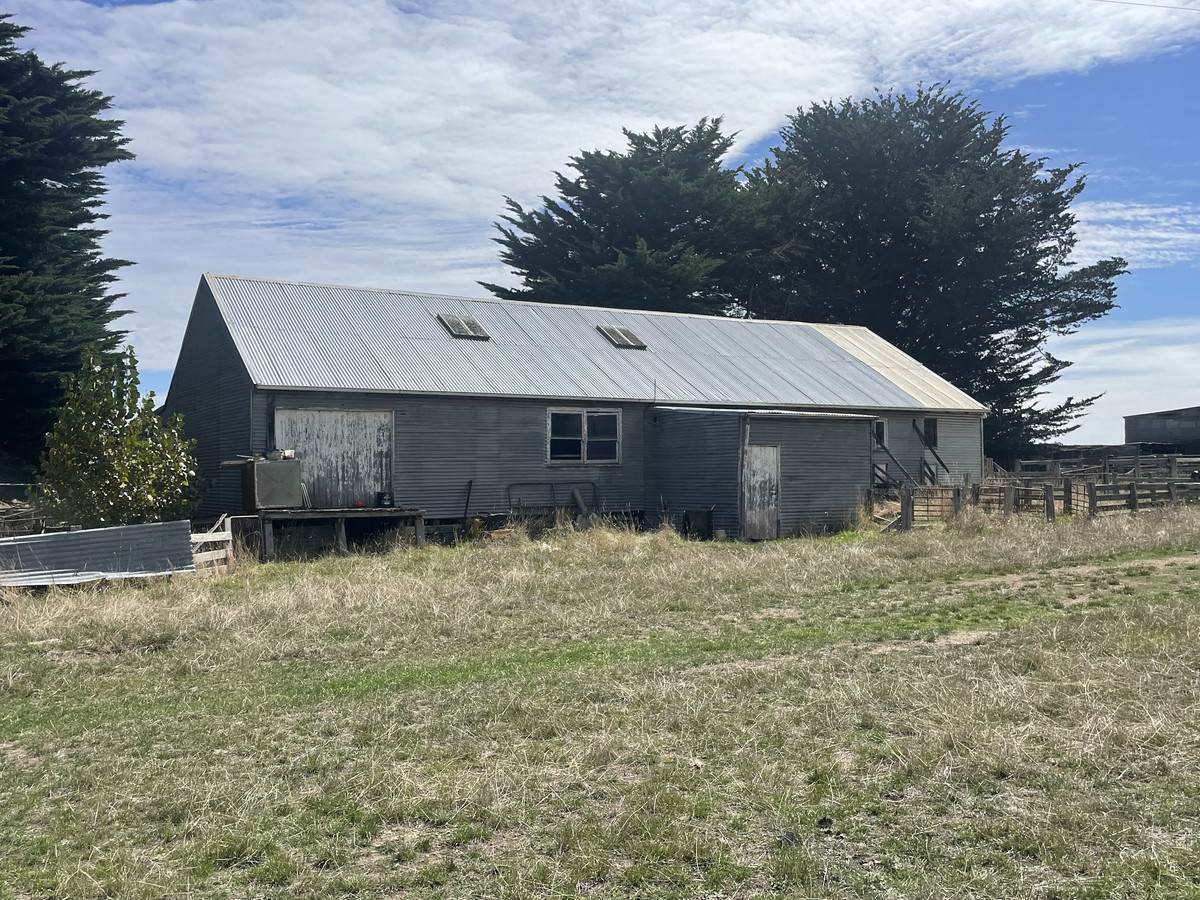 6854 Henty Highway, Branxholme For Sale by Farmbuy.com - image 13
