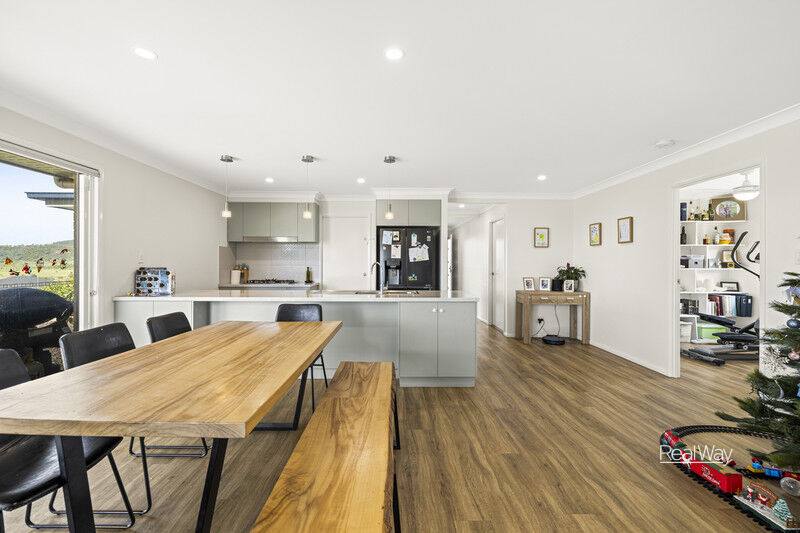 27 Southern Cross Drive, Kingsthorpe For Sale by Farmbuy.com - image 3