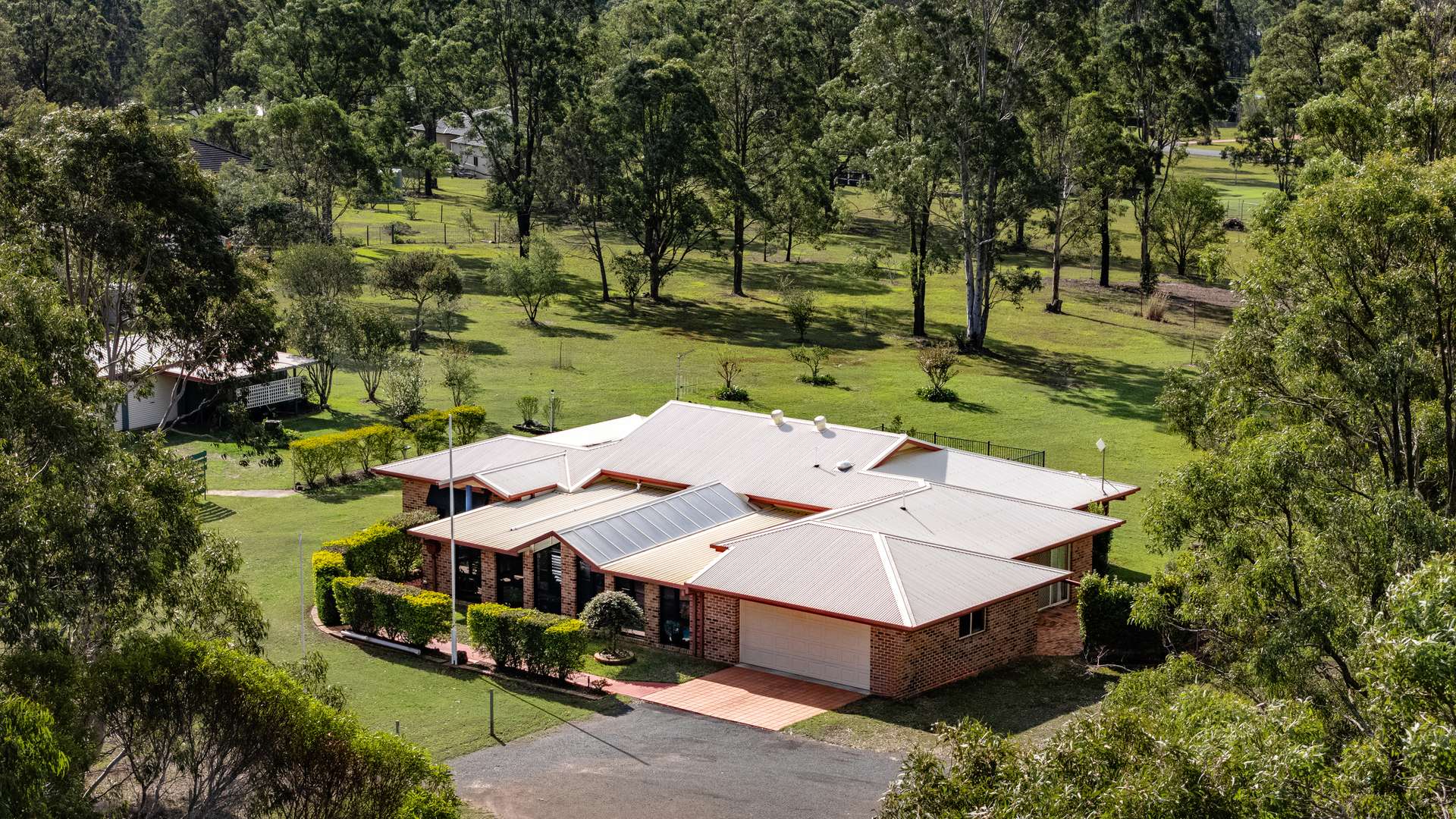 16 Jonnel Heights Place, Pampoolah For Sale by Farmbuy.com - image 1