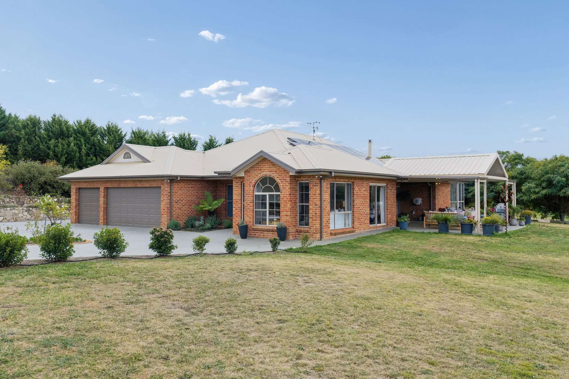 'The Finches', 7 Galloway Place, Murrumbateman For Sale by Farmbuy.com - image 1
