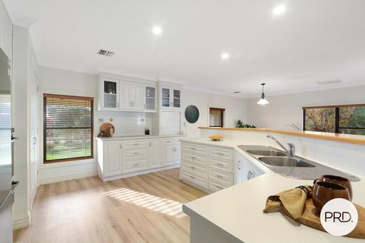 2 Finlay Road, Thurgoona NSW 2640