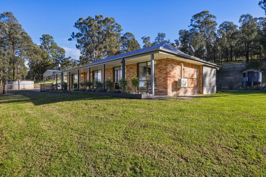 40 Travoyers Road, Toongabbie VIC 3856