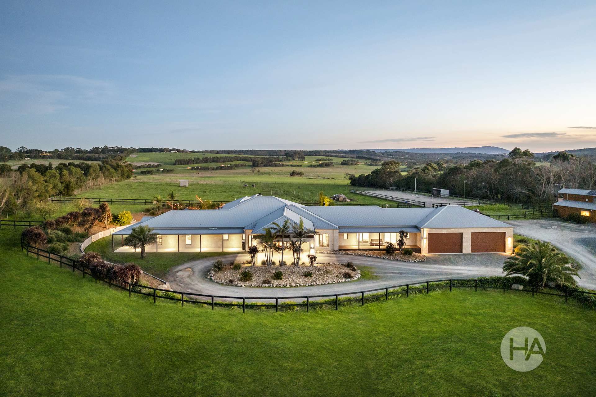 160 Males Road, Moorooduc For Sale by Farmbuy.com - image 1