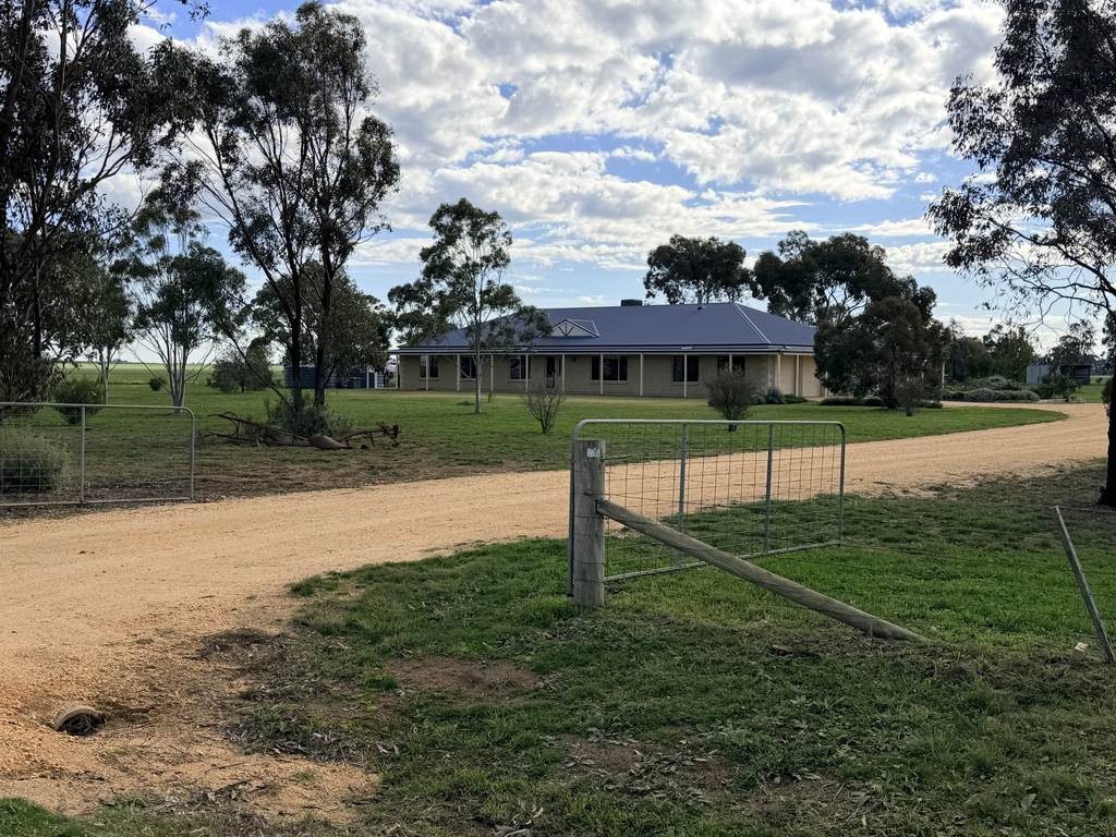 16 Sheep Hills Road, Donald VIC 3480