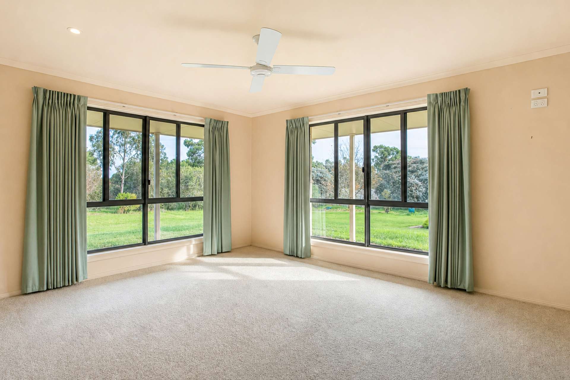19 Lorimer Road, Naracoorte For Sale by Farmbuy.com - image 6