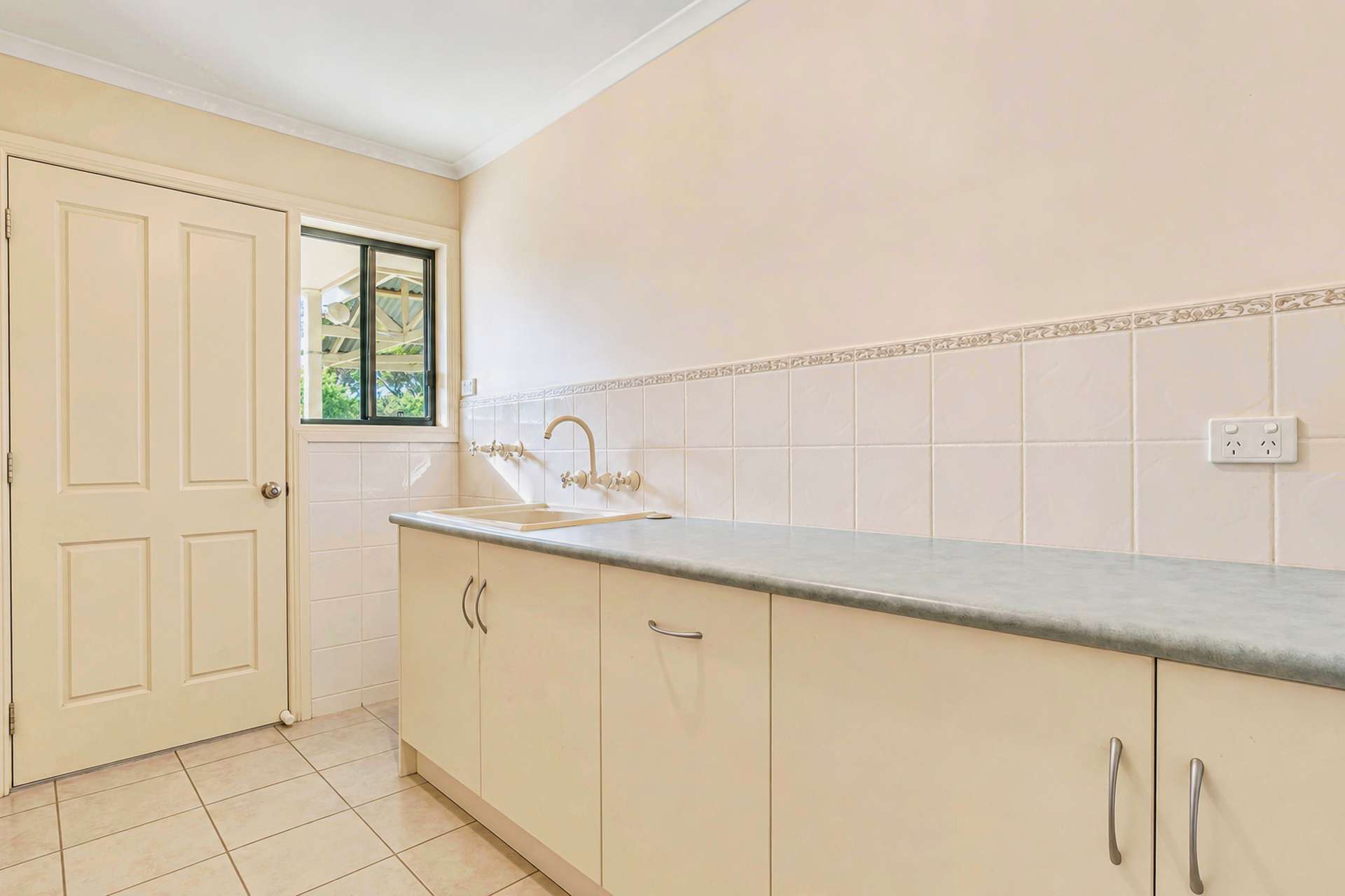 19 Lorimer Road, Naracoorte For Sale by Farmbuy.com - image 13