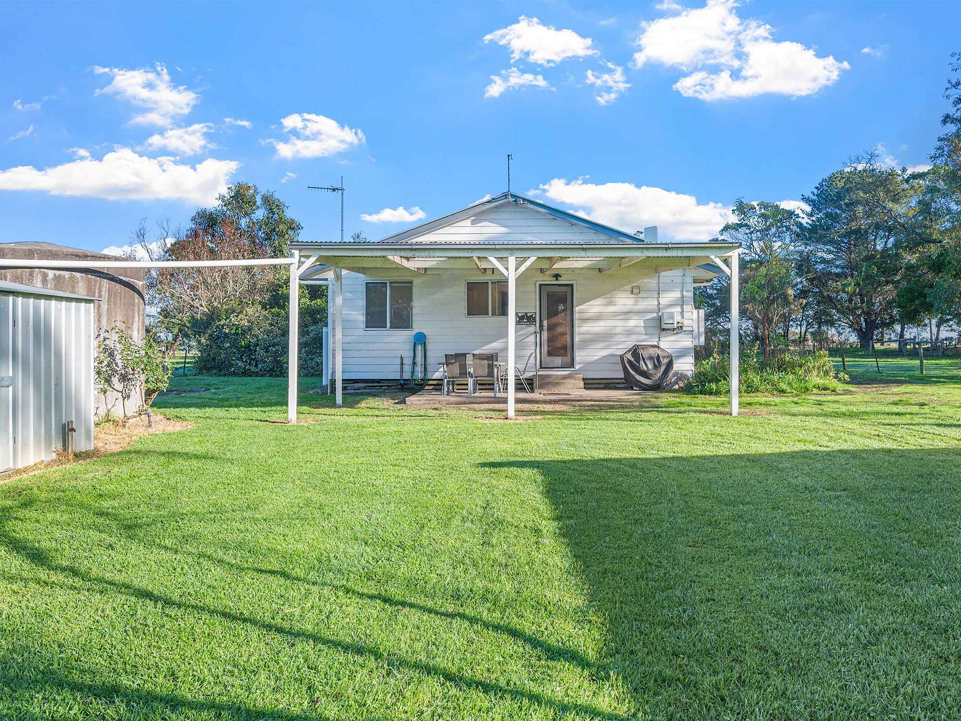 856 Koroit-Woolsthorpe Road, Woolsthorpe For Sale by Farmbuy.com - image 2