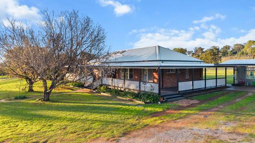 86 Meadow Banks Drive, Tamworth NSW 2340