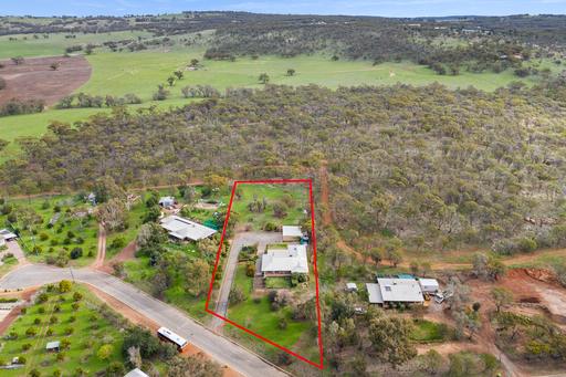 Farm For Sale - WA - Northam - 6401 - Multi-Generational Living on 5,218m² with Elevated Views 