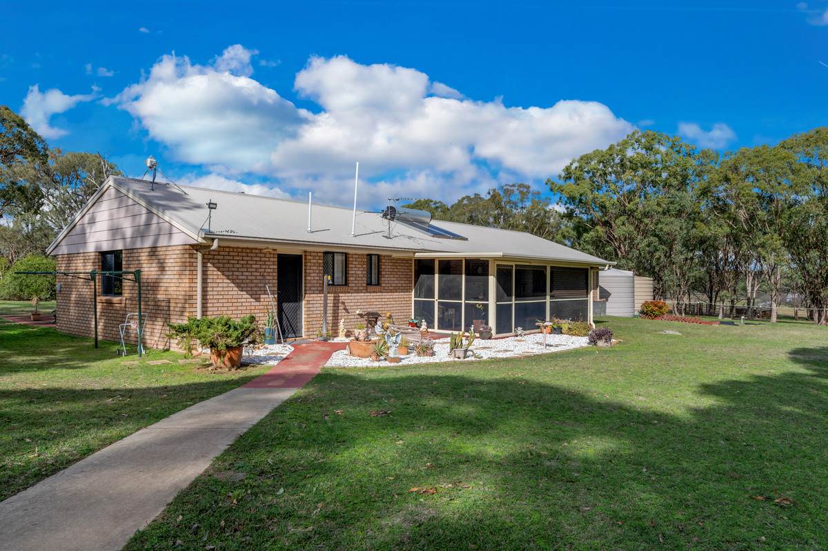 17 Bournes Road, Yangan For Sale by Farmbuy.com - image 1