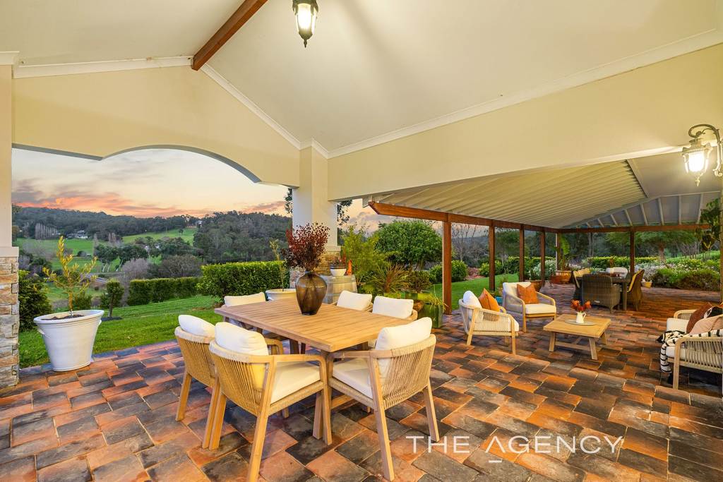 10 Walnut Road, Bickley WA 6076
