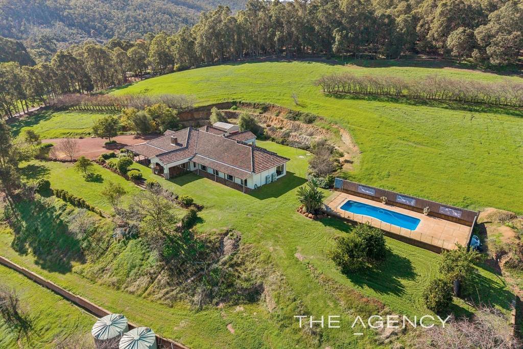 10 Walnut Road, Bickley WA 6076