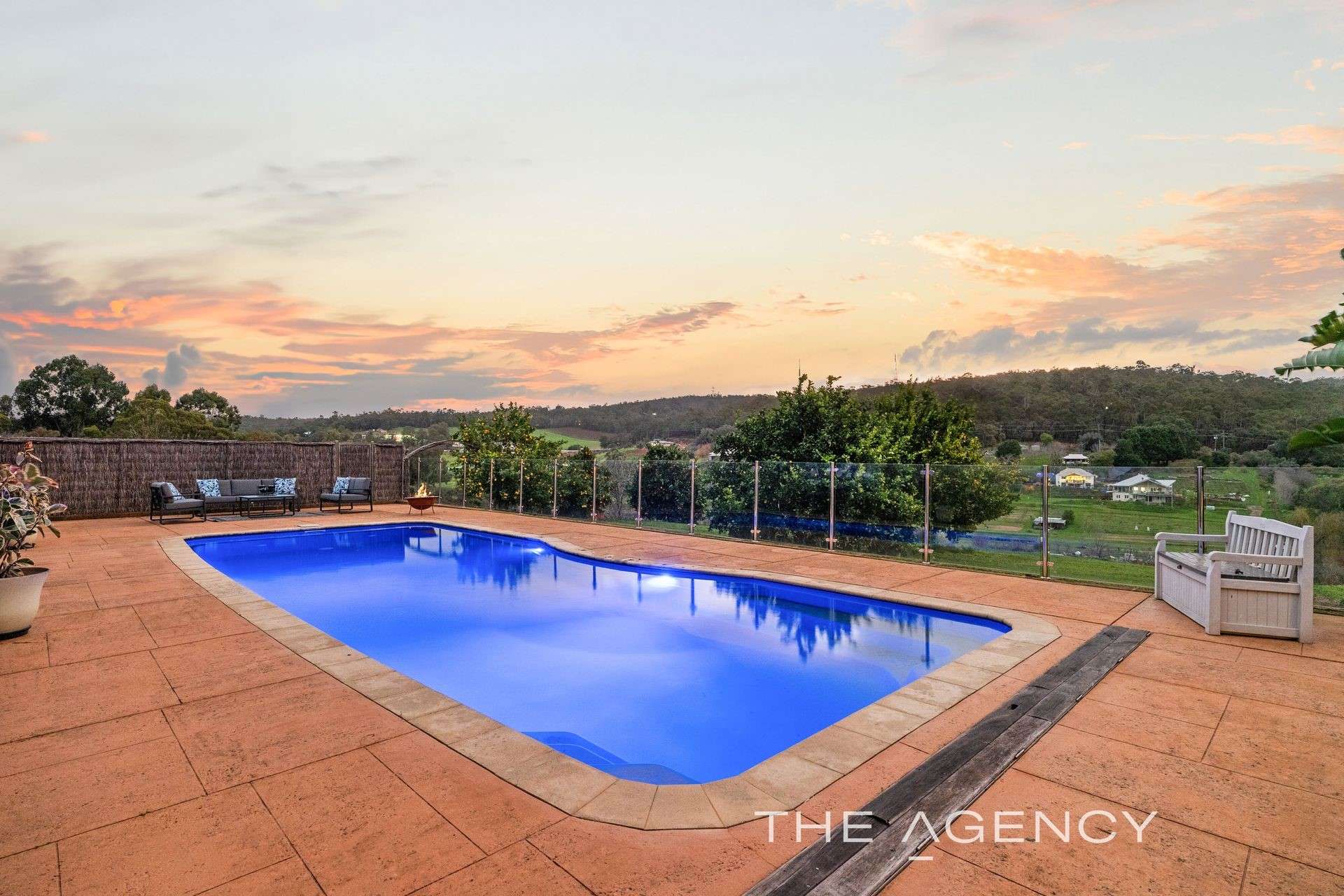 10 Walnut Road, Bickley For Sale by Farmbuy.com - image 31