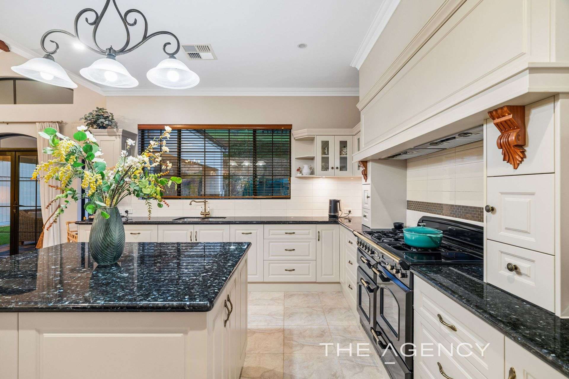 10 Walnut Road, Bickley For Sale by Farmbuy.com - image 22
