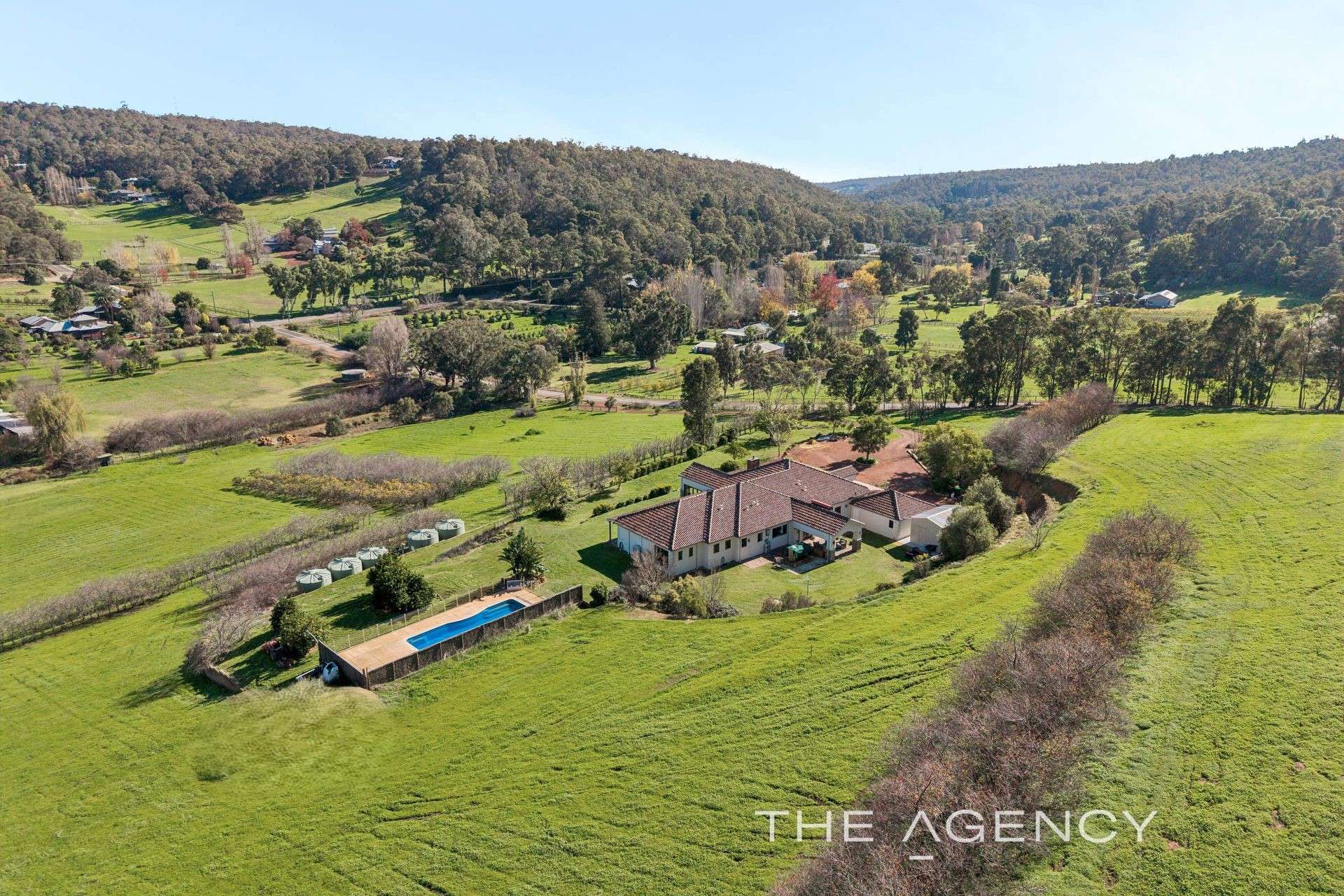10 Walnut Road, Bickley For Sale by Farmbuy.com - image 2