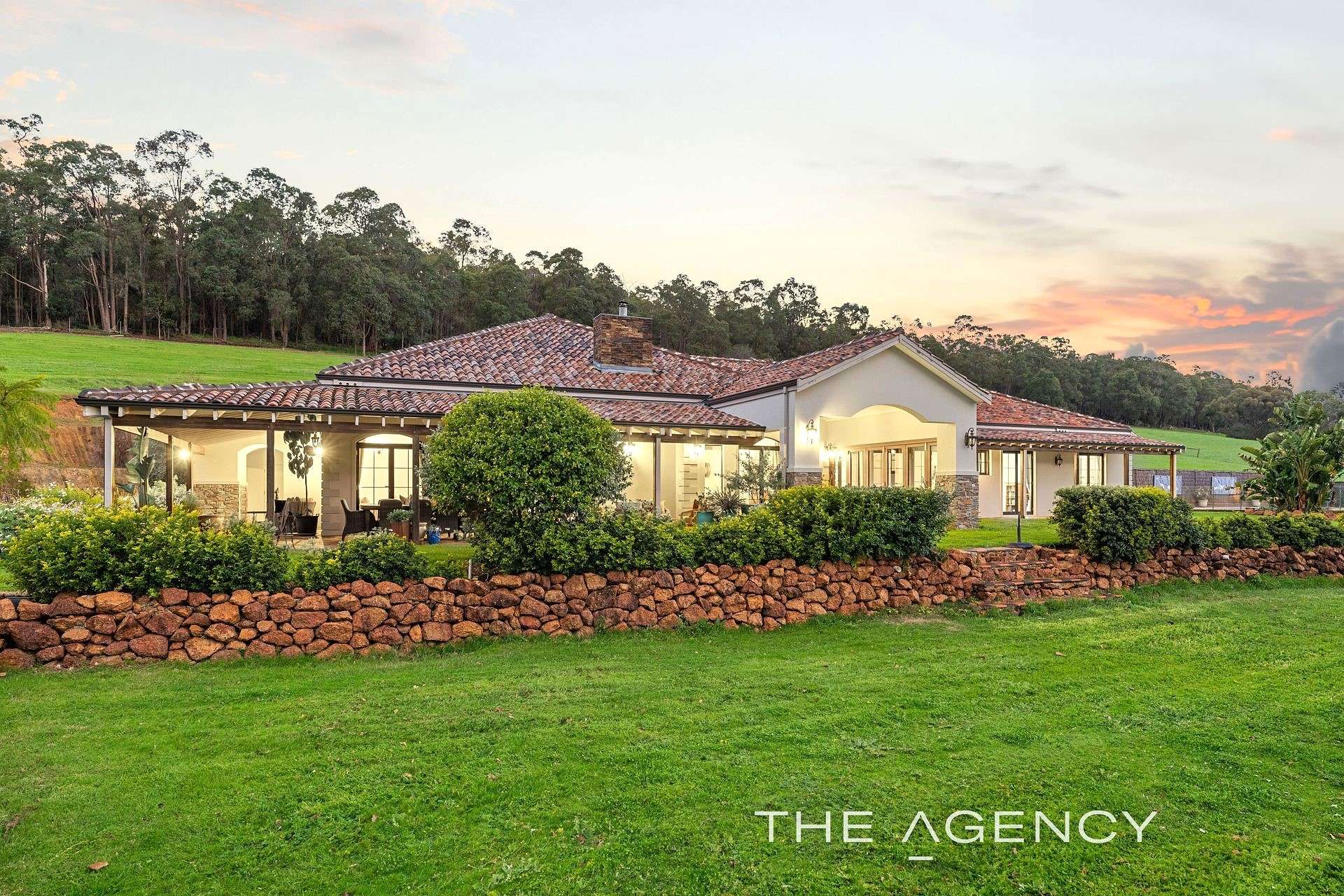 10 Walnut Road, Bickley For Sale by Farmbuy.com - image 5