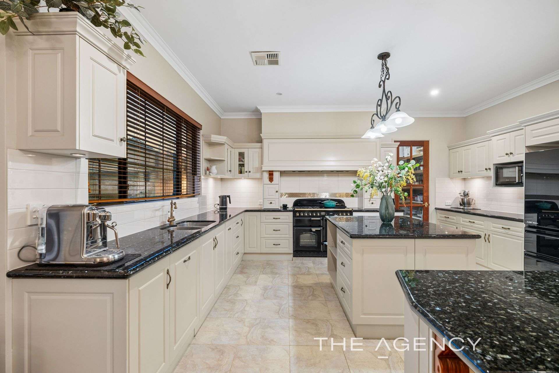 10 Walnut Road, Bickley For Sale by Farmbuy.com - image 21