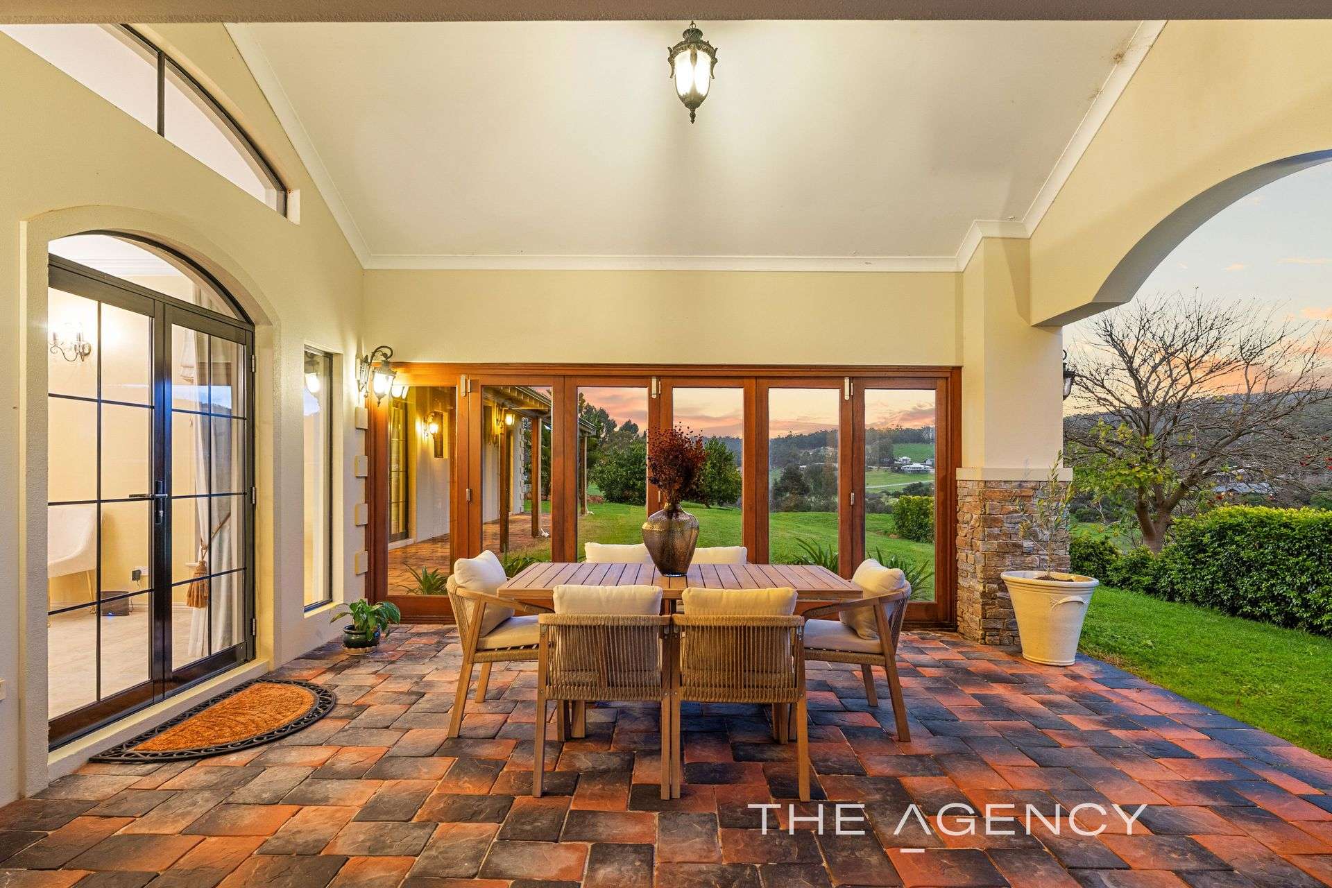 10 Walnut Road, Bickley For Sale by Farmbuy.com - image 10