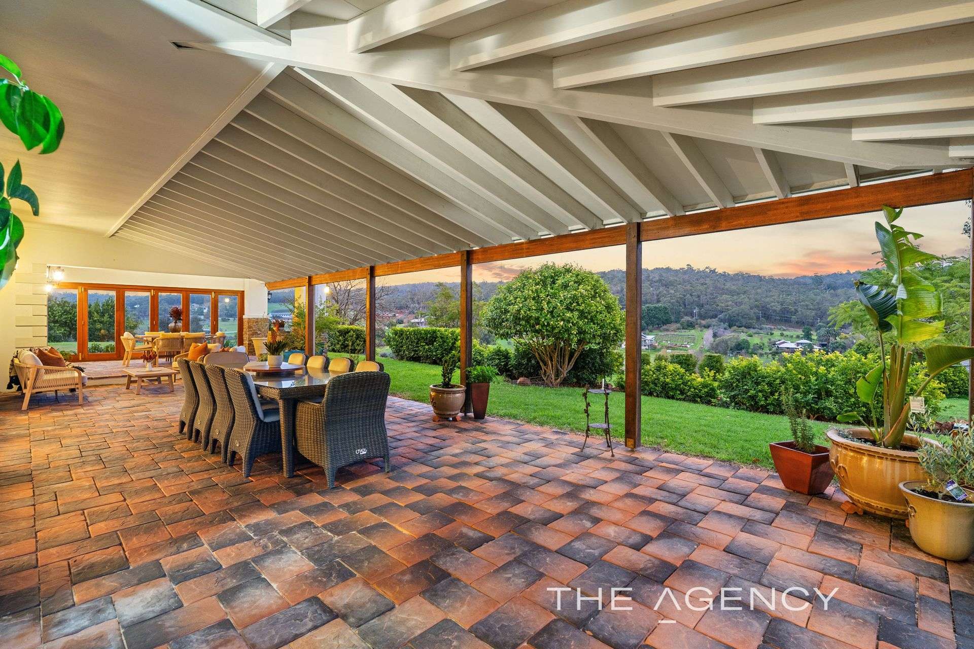 10 Walnut Road, Bickley For Sale by Farmbuy.com - image 32