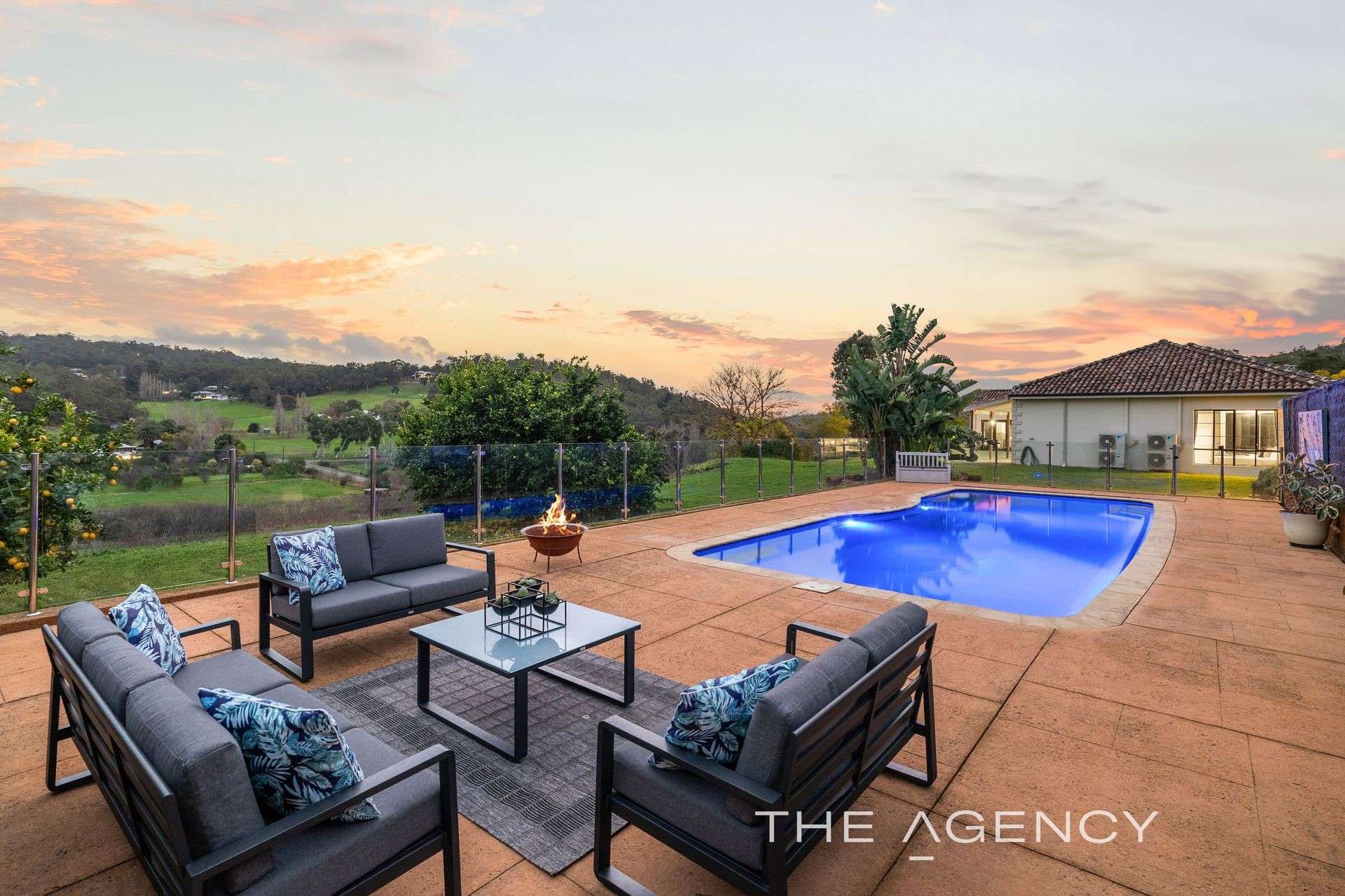 10 Walnut Road, Bickley For Sale by Farmbuy.com - image 7