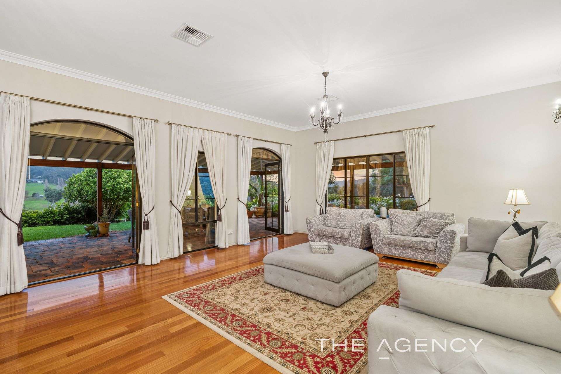 10 Walnut Road, Bickley For Sale by Farmbuy.com - image 16
