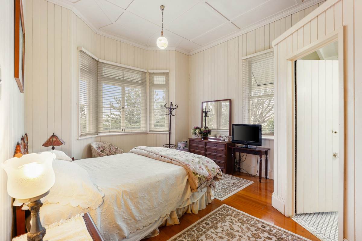 47 Jellicoe Street, Mount Lofty For Sale by Farmbuy.com - image 11