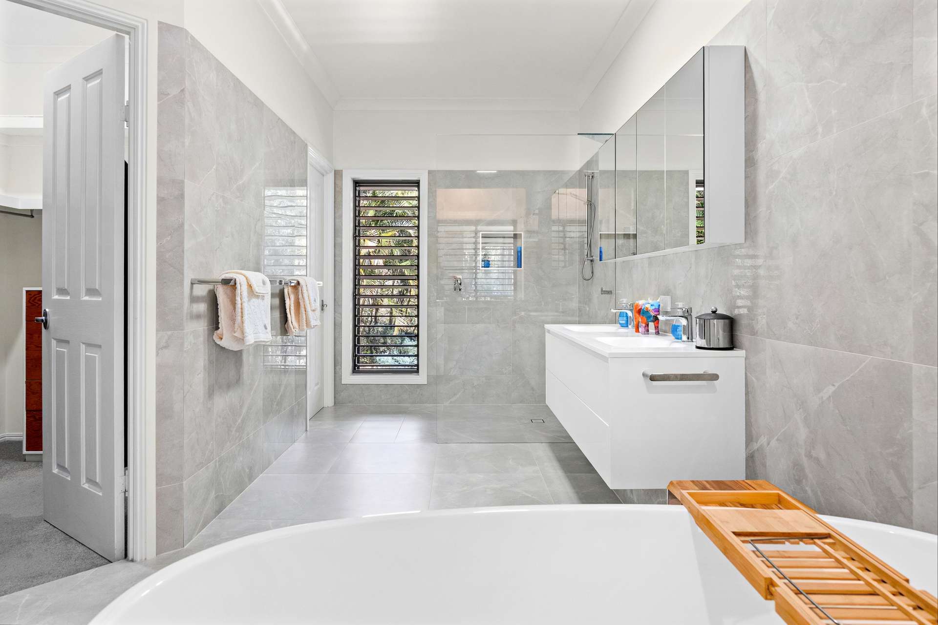 8 Corymbia Lane, Eatons Hill For Sale by Farmbuy.com - image 24