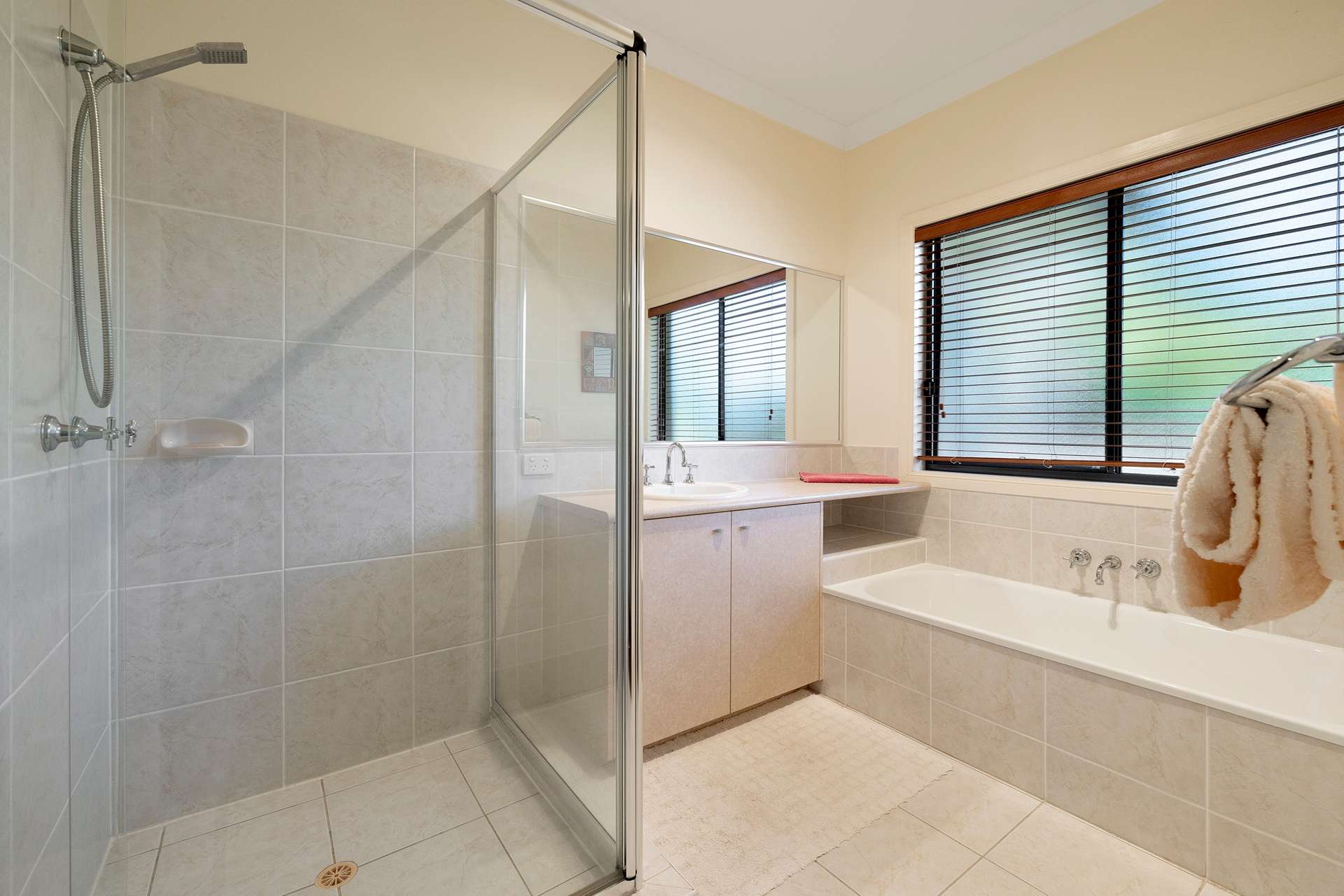 8 Corymbia Lane, Eatons Hill For Sale by Farmbuy.com - image 22