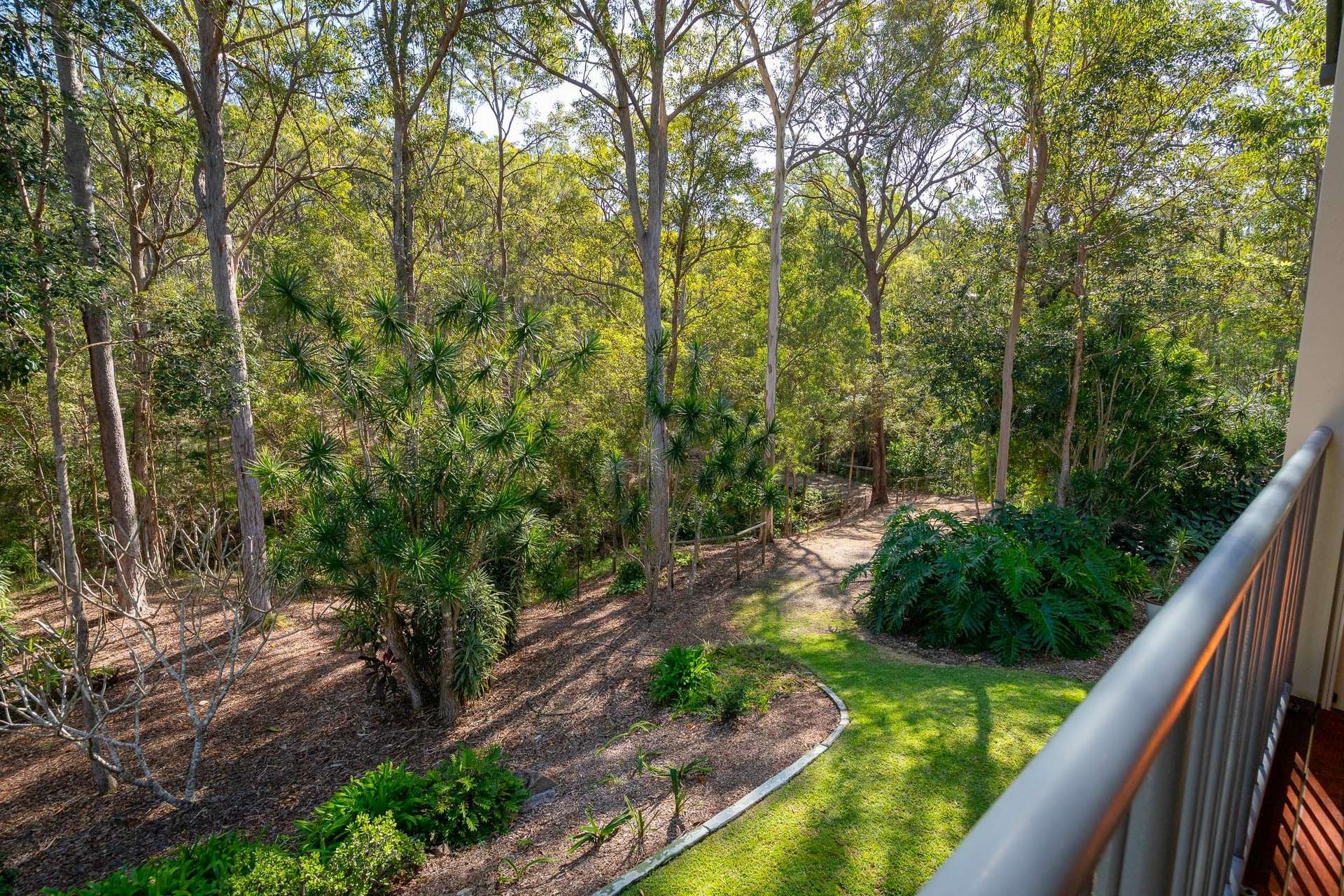 8 Corymbia Lane, Eatons Hill For Sale by Farmbuy.com - image 5