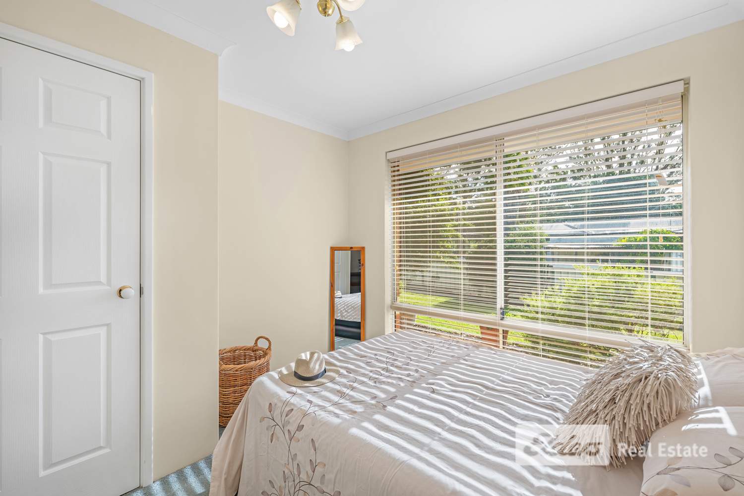 25 Hambley Street, Mount Barker For Sale by Farmbuy.com - image 14