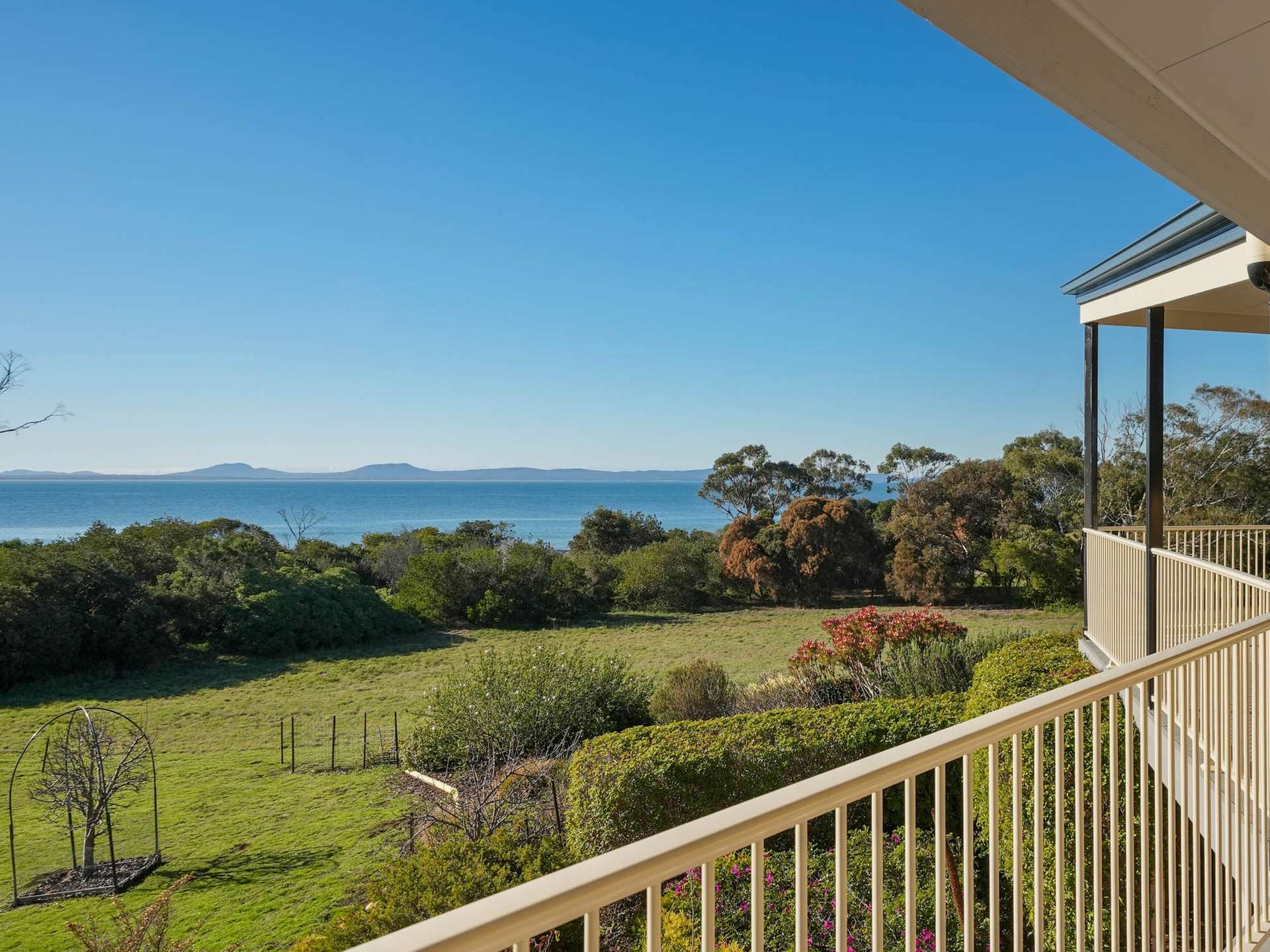 3 Kennedia Place, Swansea For Sale by Farmbuy.com - image 27