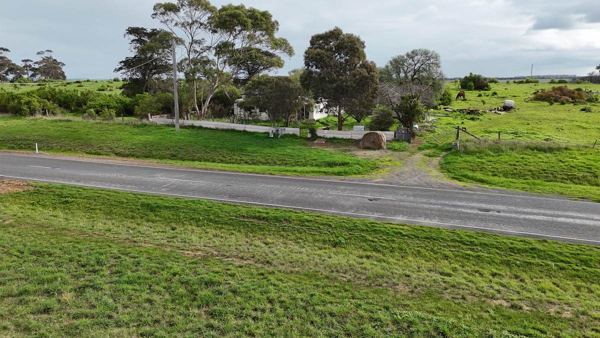 2765 Foxhow Road, Foxhow For Sale by Farmbuy.com - image 4