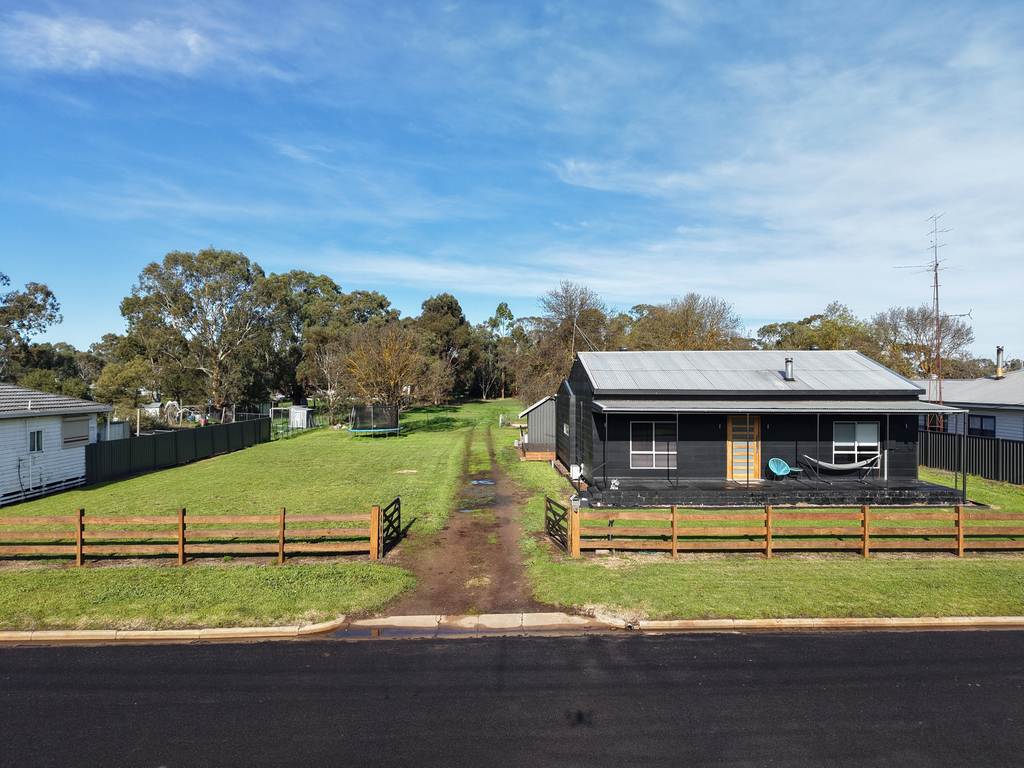 13 Margaret Street, Edenhope VIC 3318