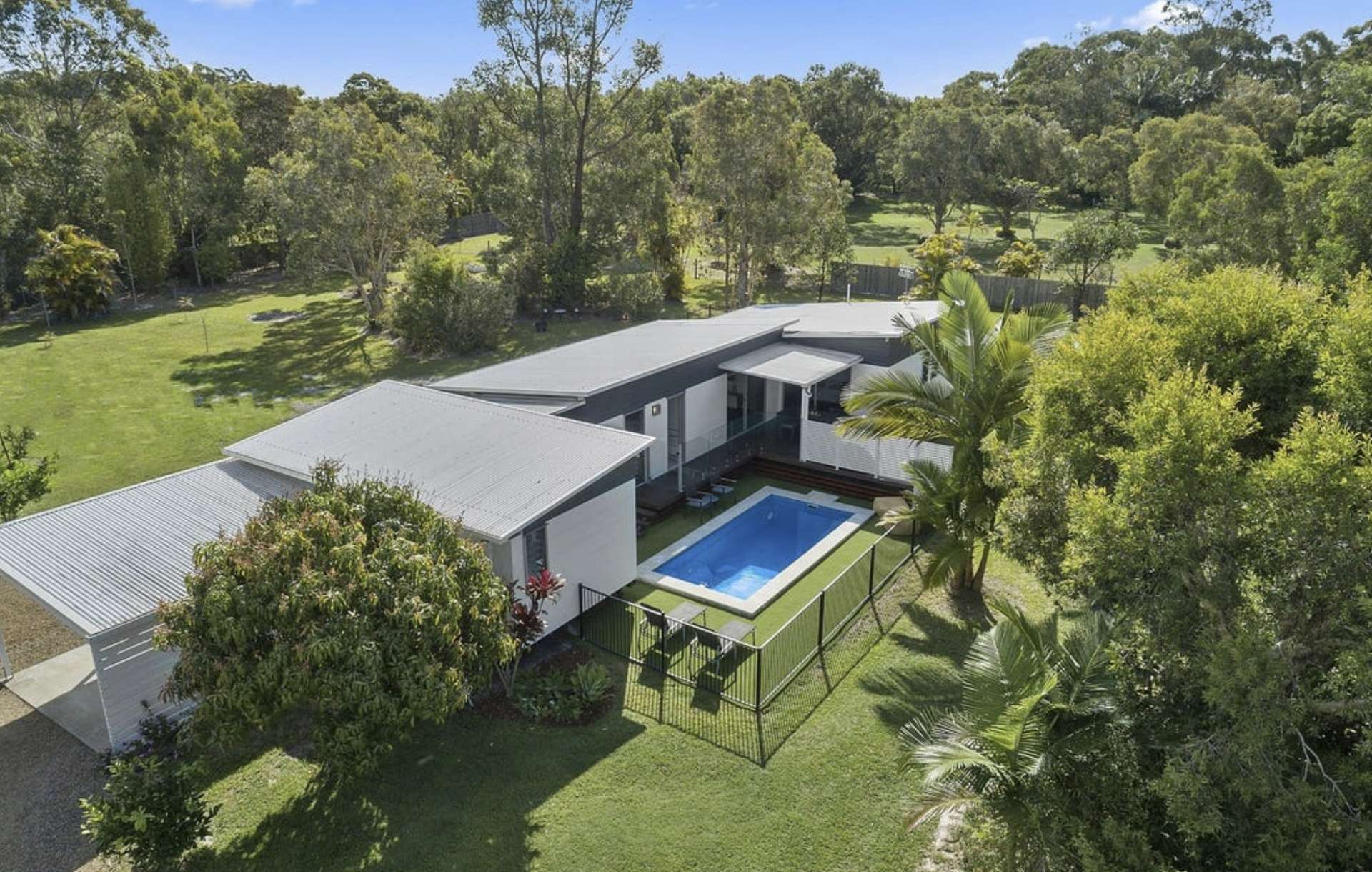 11 Edington Drive, Cooroibah For Sale by Farmbuy.com - image 1