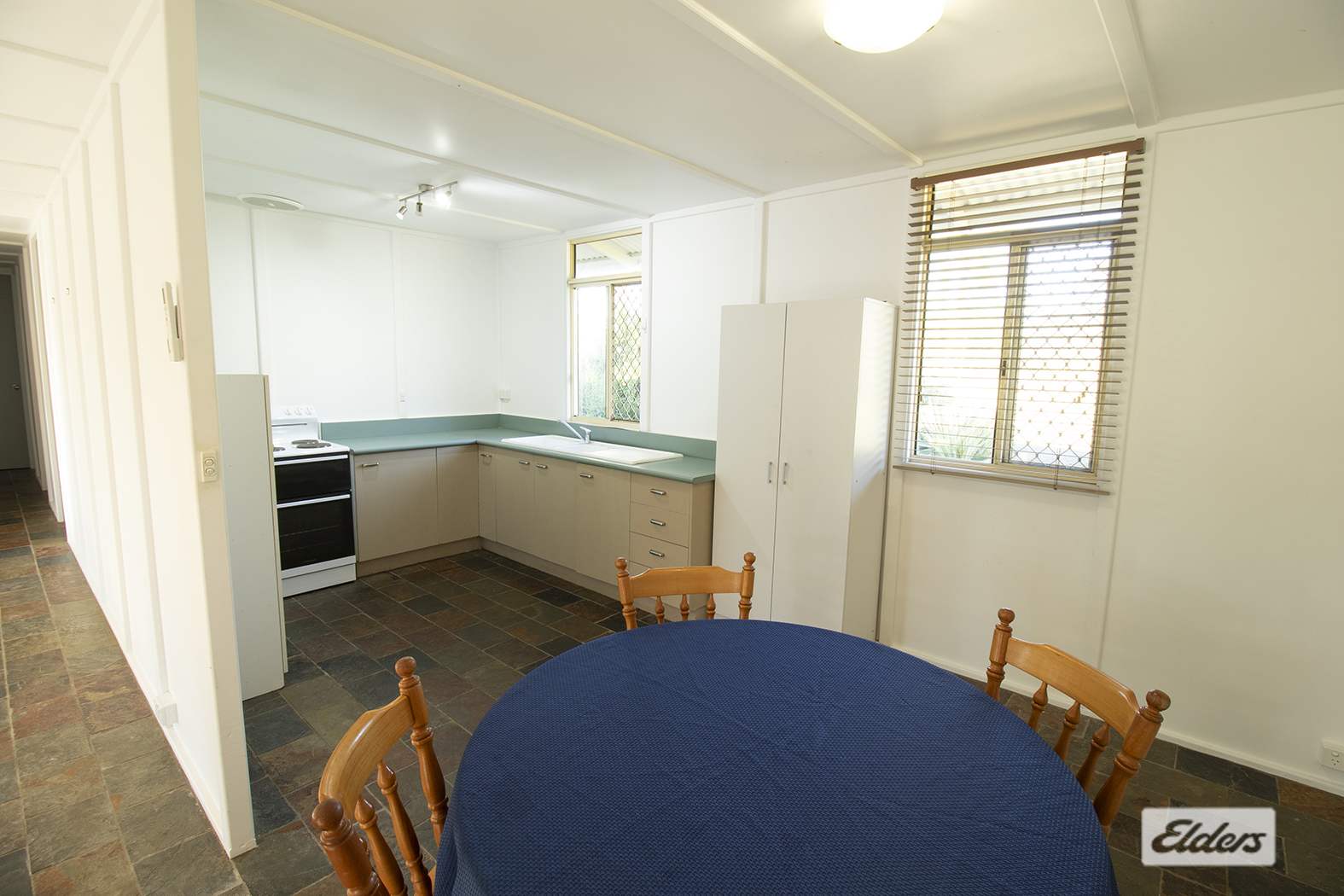 9 Brown Court, Laidley Heights For Sale by Farmbuy.com - image 7