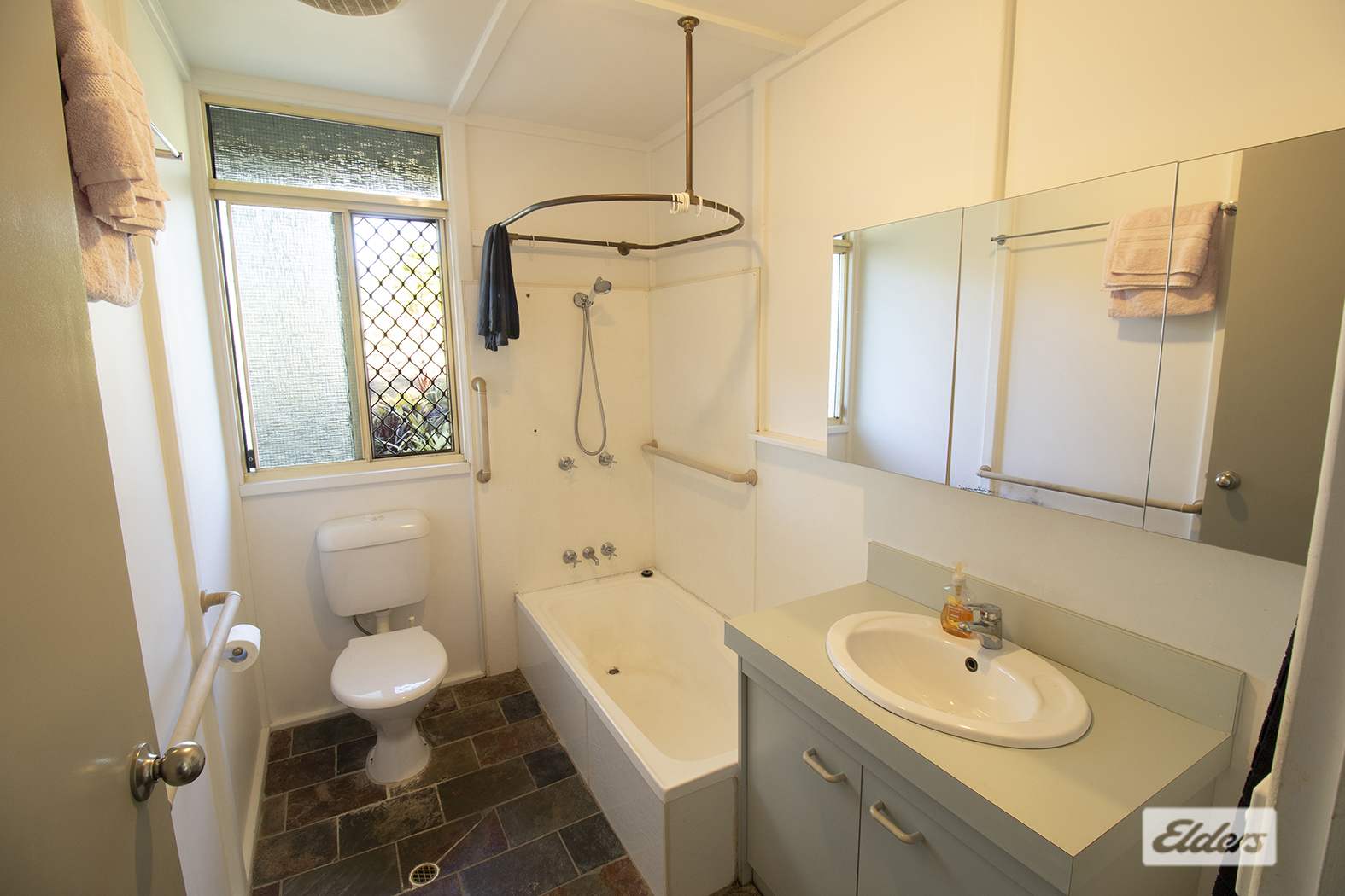 9 Brown Court, Laidley Heights For Sale by Farmbuy.com - image 16