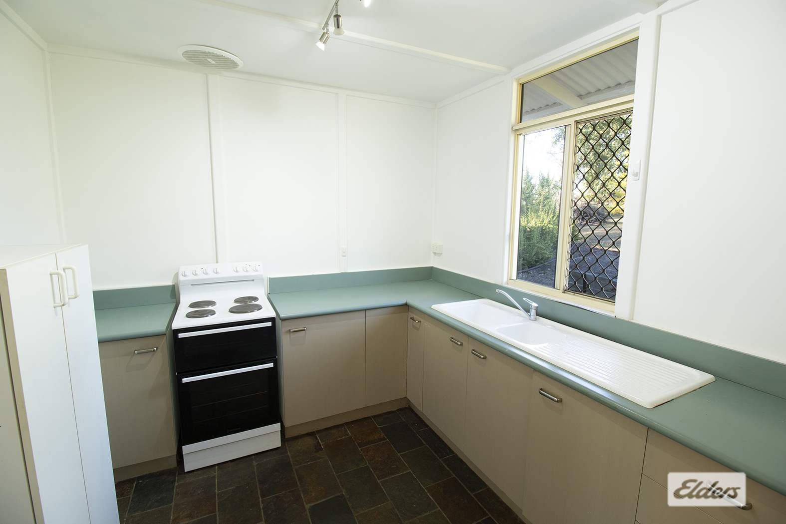 9 Brown Court, Laidley Heights For Sale by Farmbuy.com - image 8