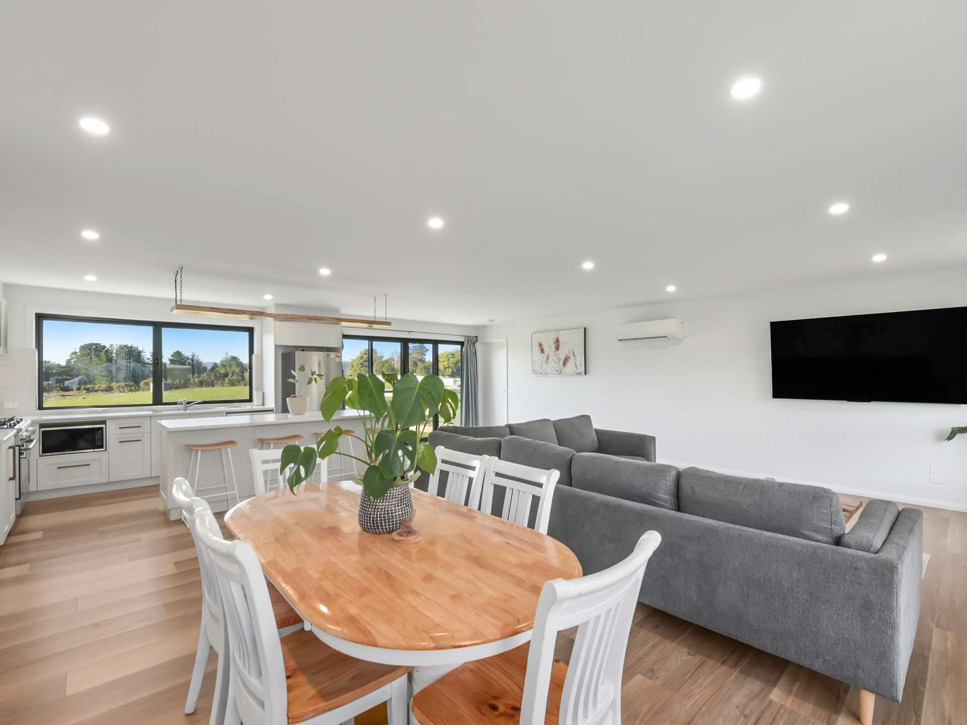 10 Crowther Street, Beaconsfield For Sale by Farmbuy.com - image 15