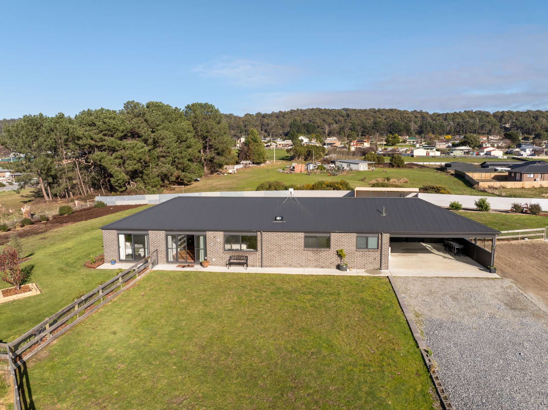 10 Crowther Street, Beaconsfield For Sale by Farmbuy.com - image 3