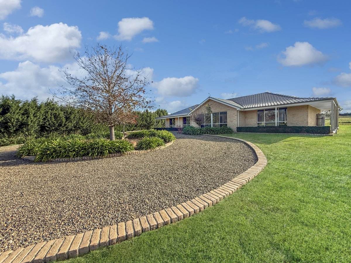 540 Heathfield Road, Boorowa For Sale by Farmbuy.com - image 1