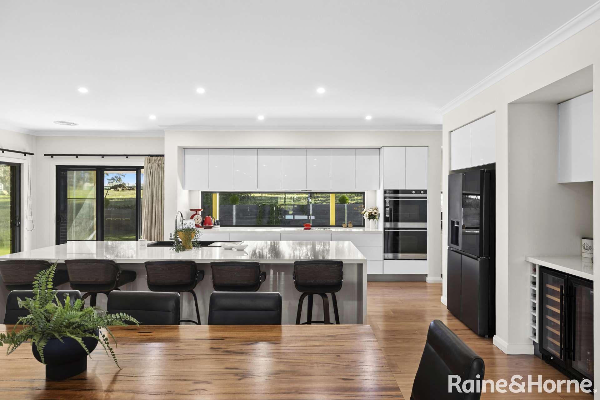 35 Parkes Drive, Kyneton For Sale by Farmbuy.com - image 3