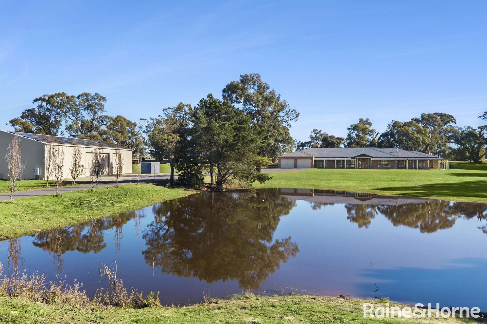 35 Parkes Drive, Kyneton For Sale by Farmbuy.com - image 1